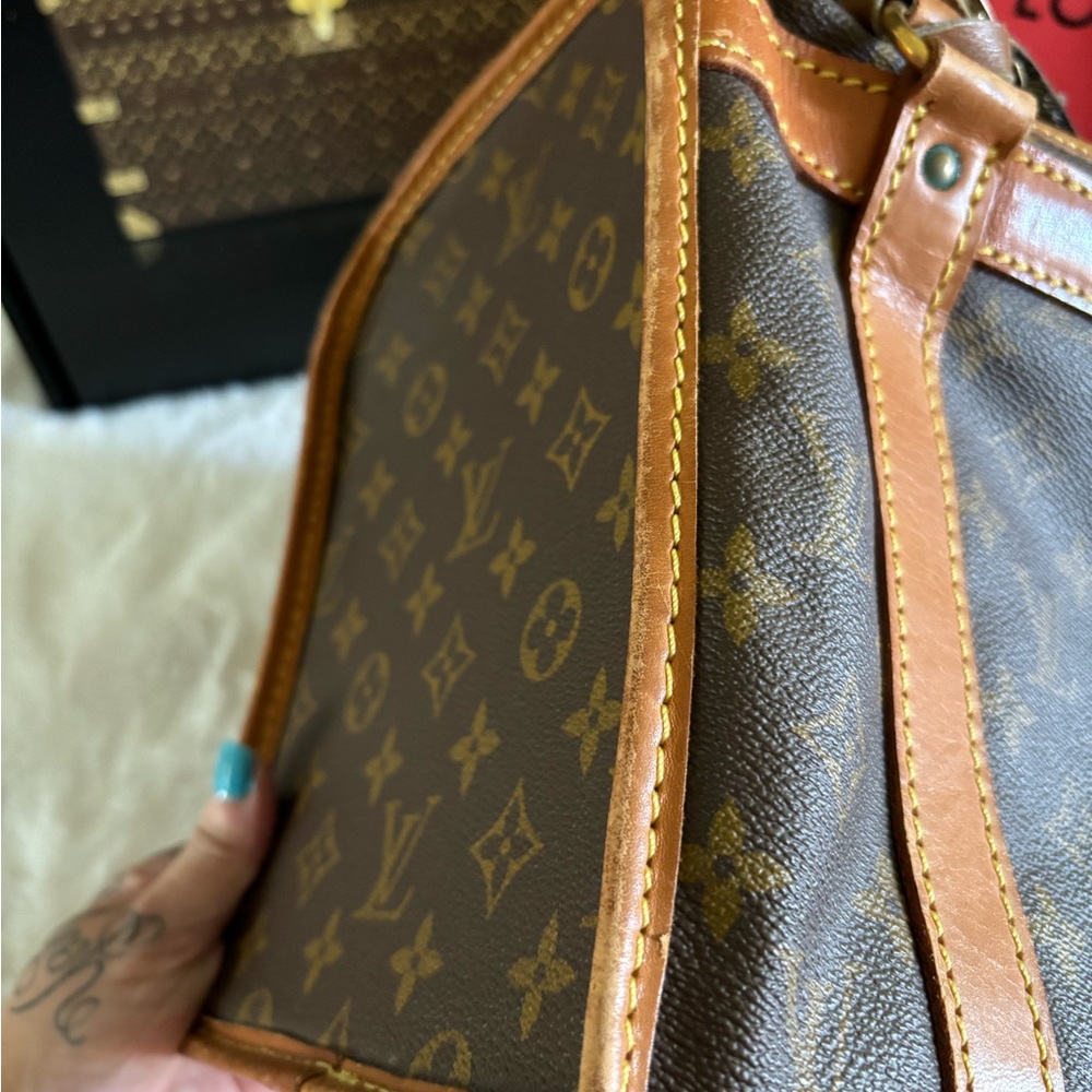Louis Vuitton - Picture 8 of 16